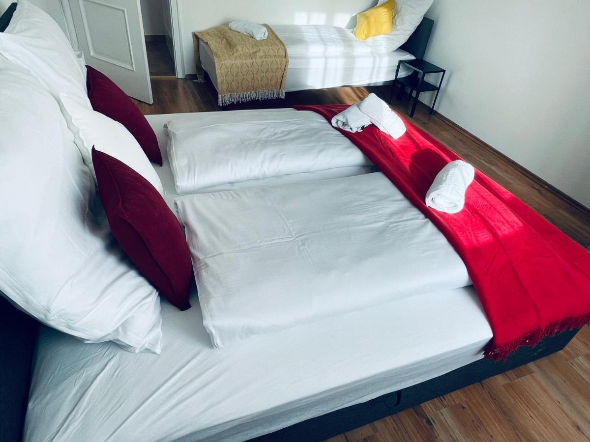 Black Forest Apartment บาเดน-บาเดน ภายนอก รูปภาพ